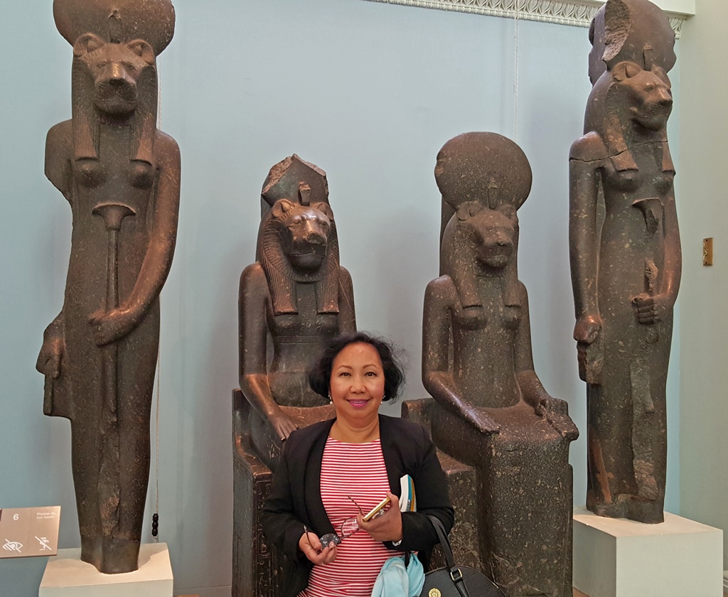 Nella with Statues of Sekhmet